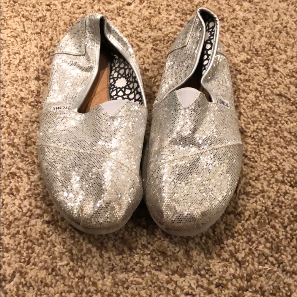 Sparkly silver toms